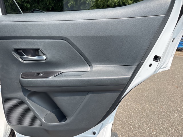 Vehicle image 27 of 69