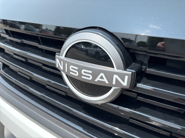 Vehicle image 11 of 69