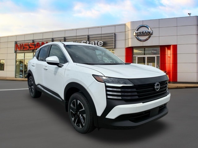 2025 Nissan Kicks SV Image 2 of 28