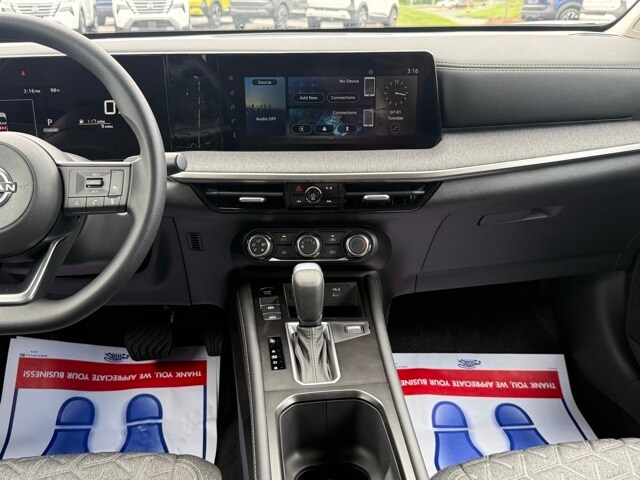 2025 Nissan Kicks SV Image 16 of 28