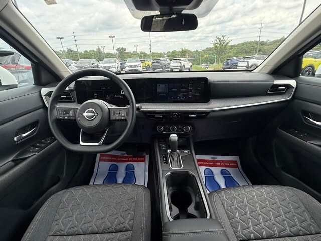 2025 Nissan Kicks SV Image 14 of 28
