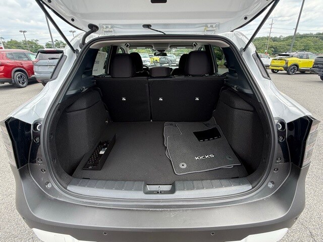 2025 Nissan Kicks SV Image 10 of 28