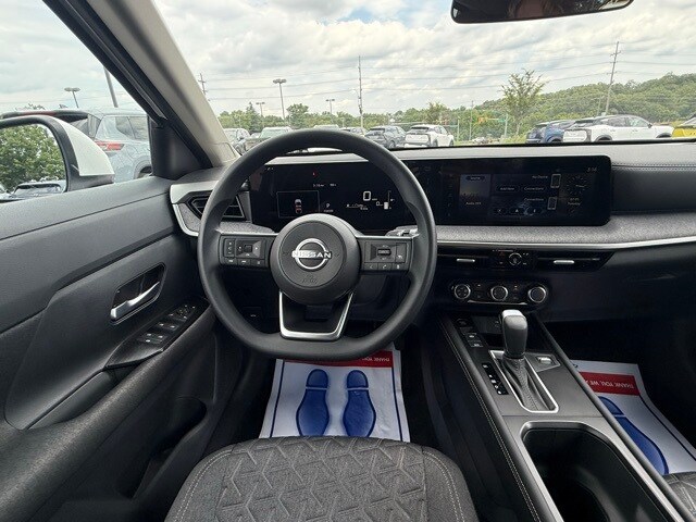 2025 Nissan Kicks SV Image 15 of 28