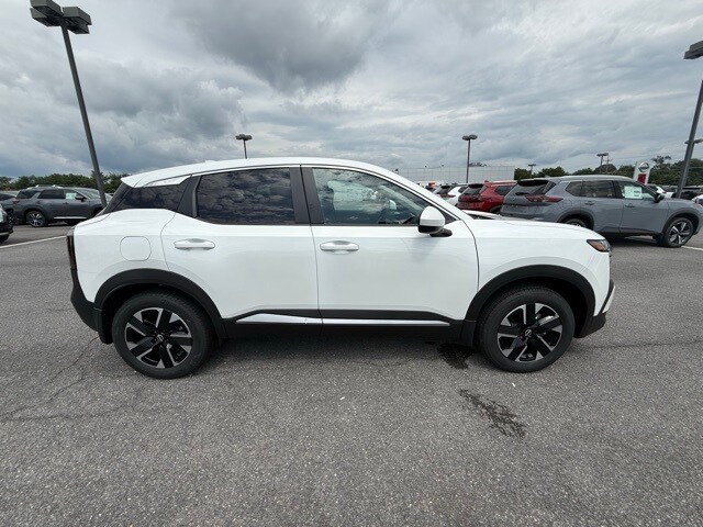 2025 Nissan Kicks SV Image 4 of 28