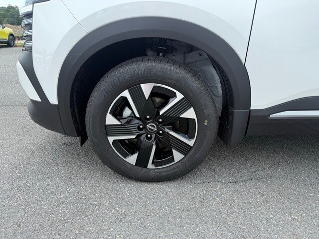 2025 Nissan Kicks SV Image 9 of 28