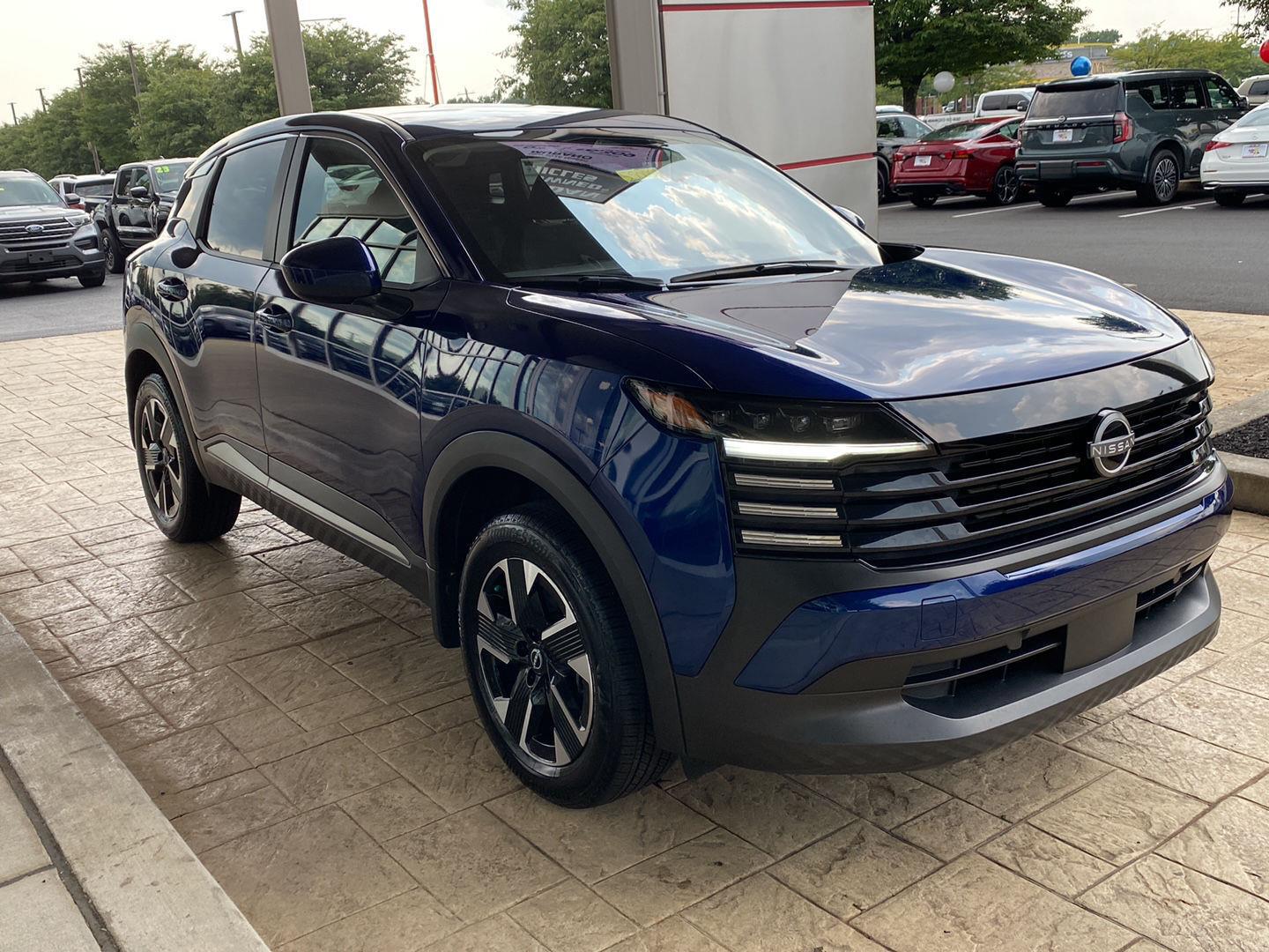 2025 Nissan Kicks SV Image 2 of 38