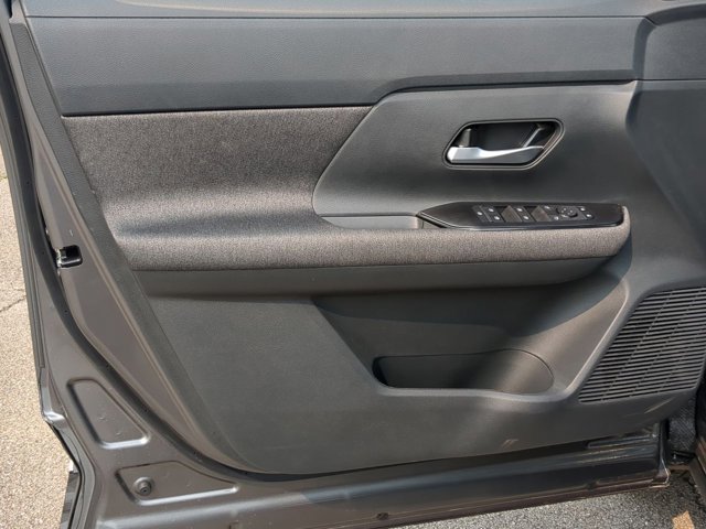 Vehicle image 7 of 15
