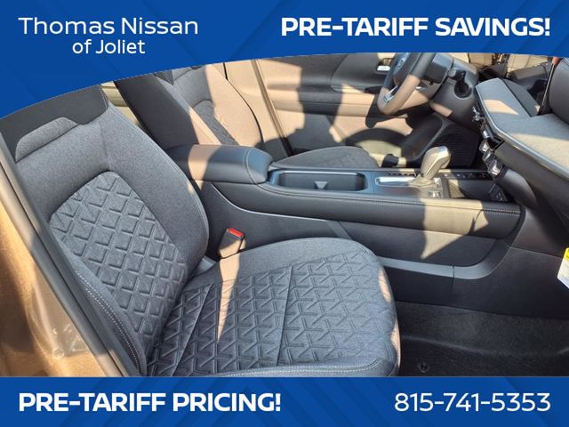 Vehicle image 11 of 25