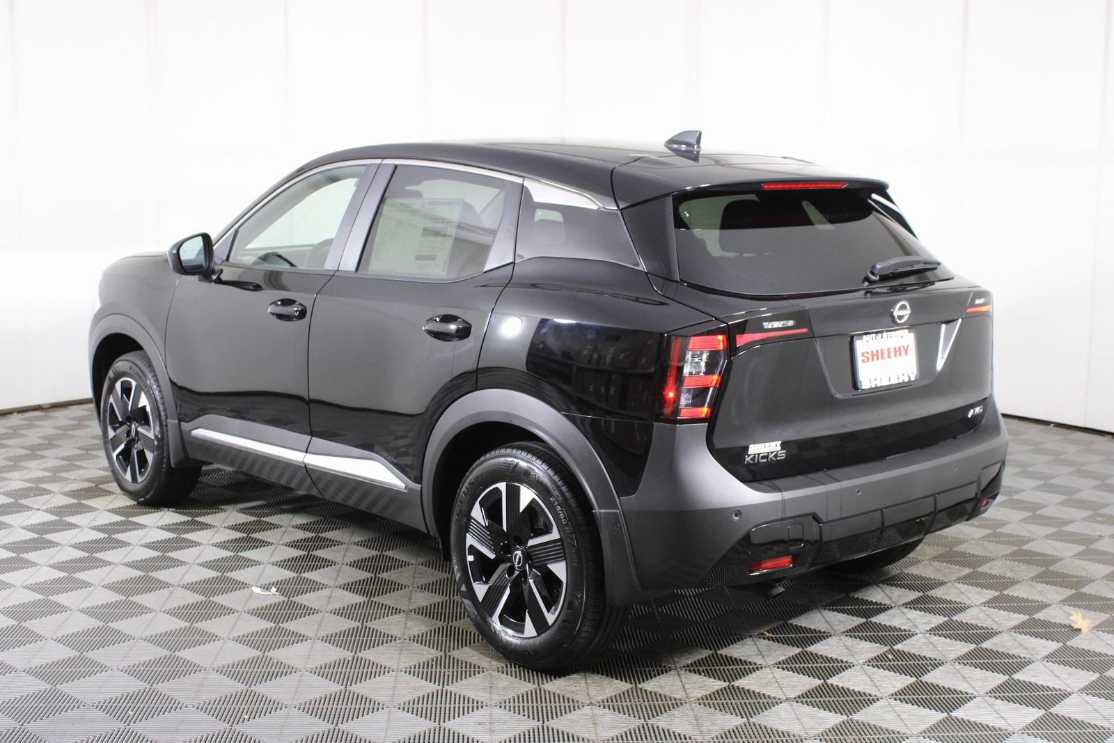 2025 Nissan Kicks SV Image 6 of 14