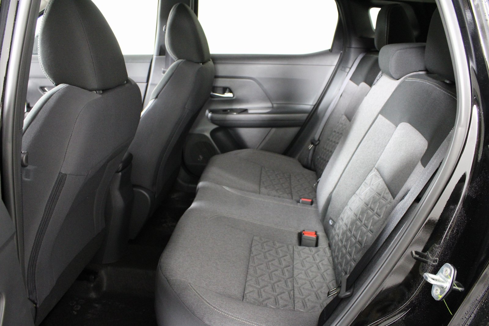 2025 Nissan Kicks SV Image 8 of 14