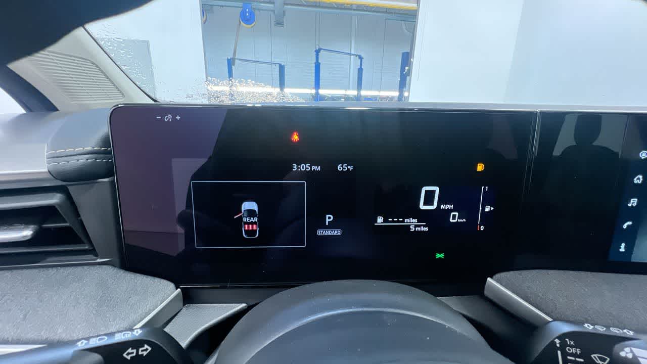 Vehicle image 21 of 43