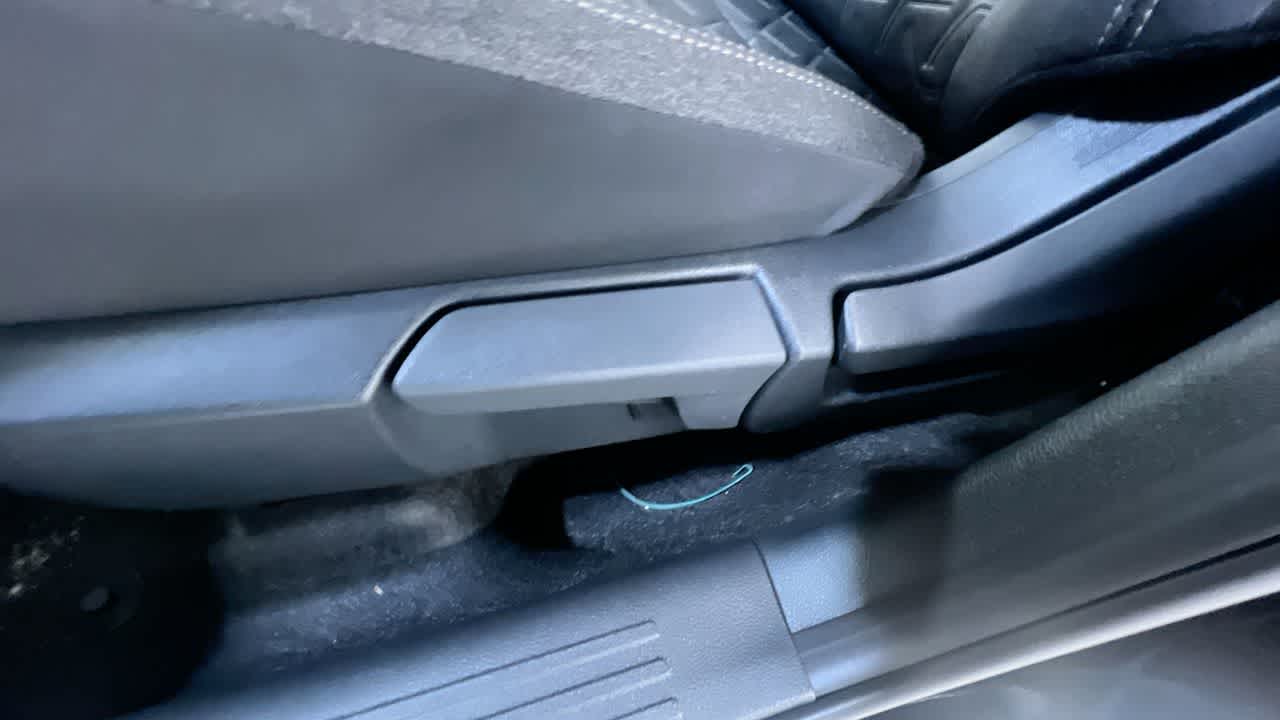 Vehicle image 13 of 43