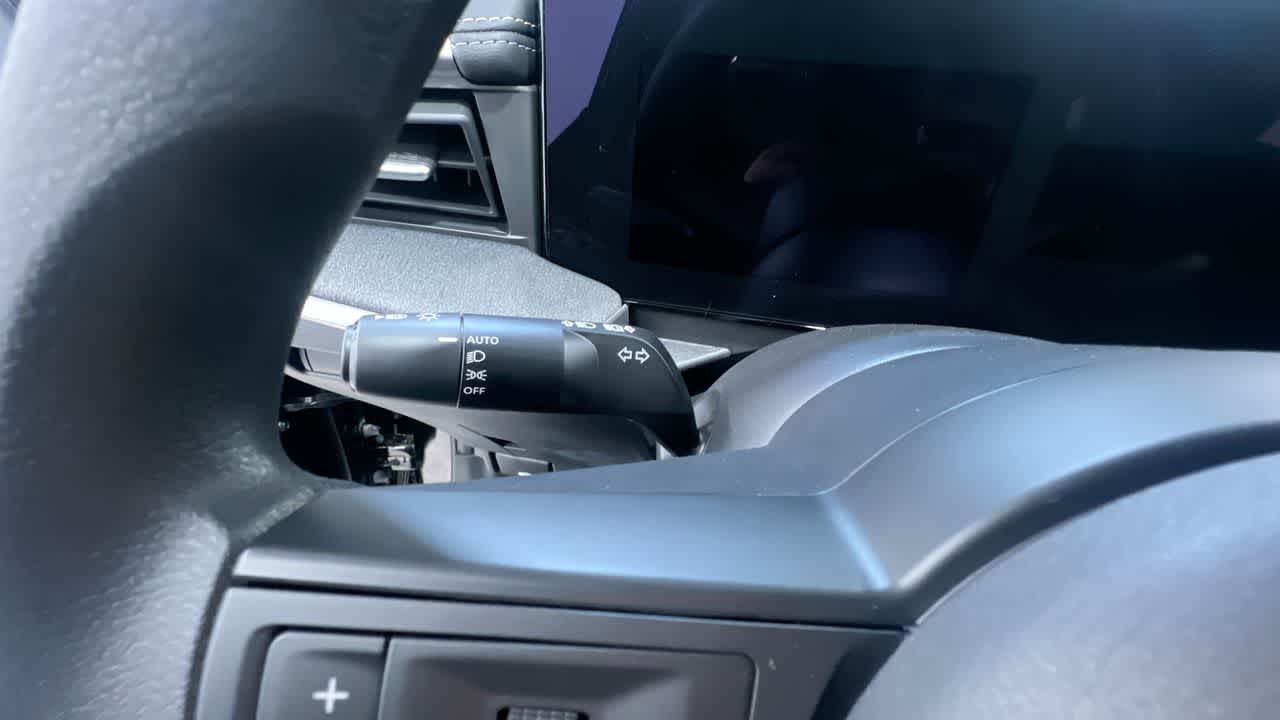 Vehicle image 17 of 43