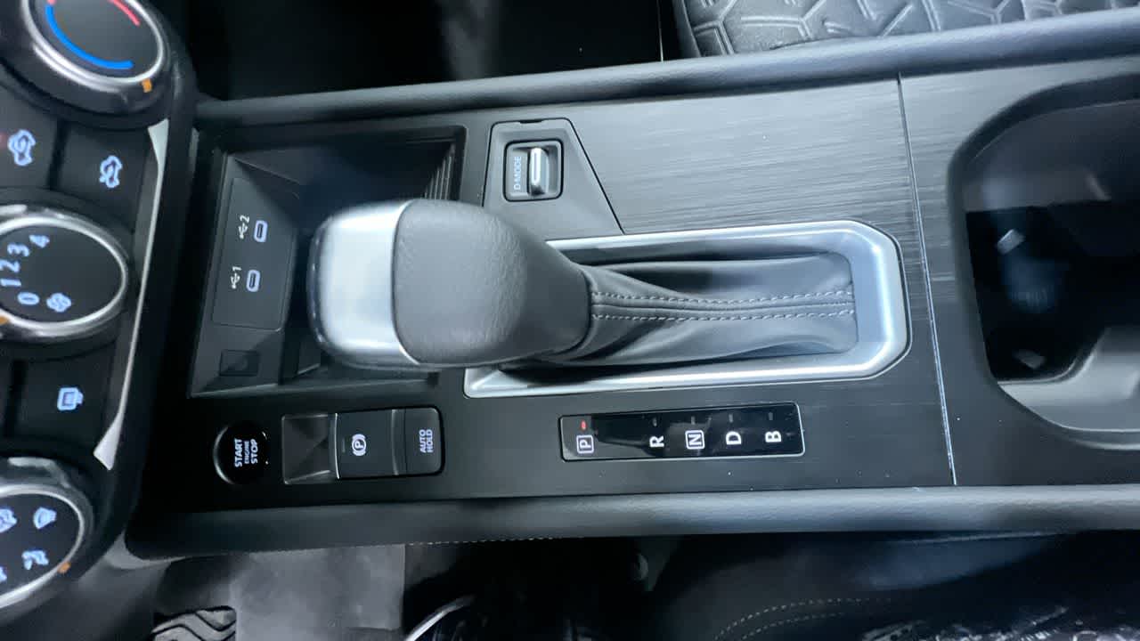 Vehicle image 29 of 43