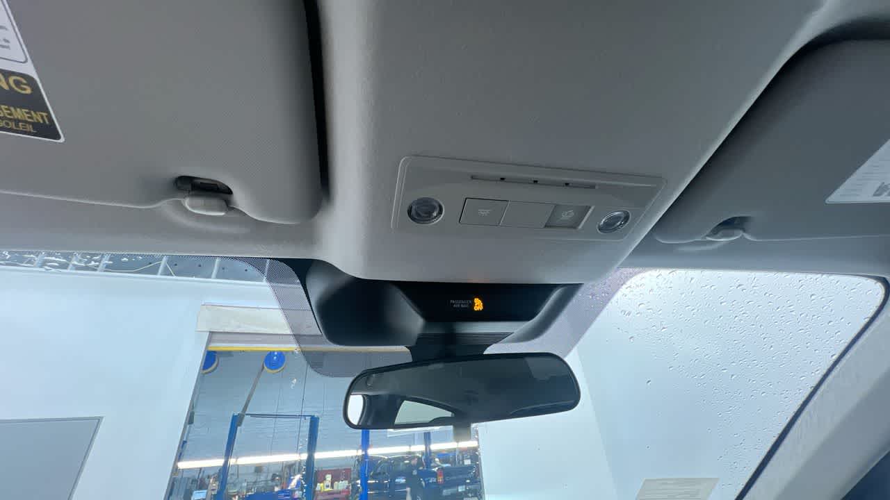 Vehicle image 31 of 43