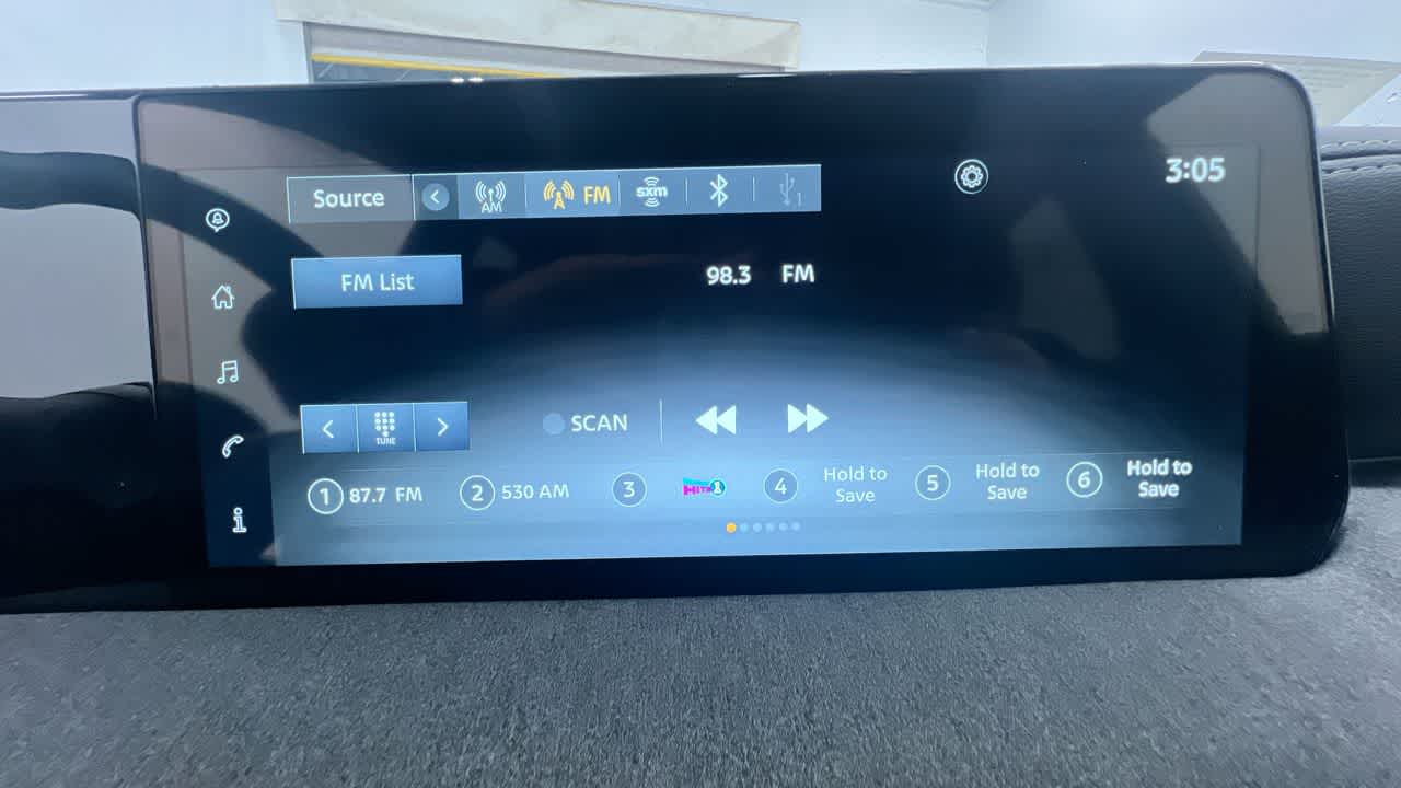 Vehicle image 25 of 43
