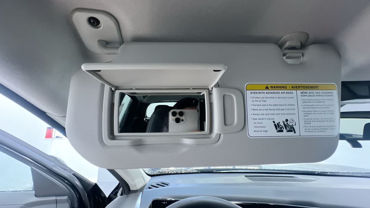 Vehicle image 32 of 43