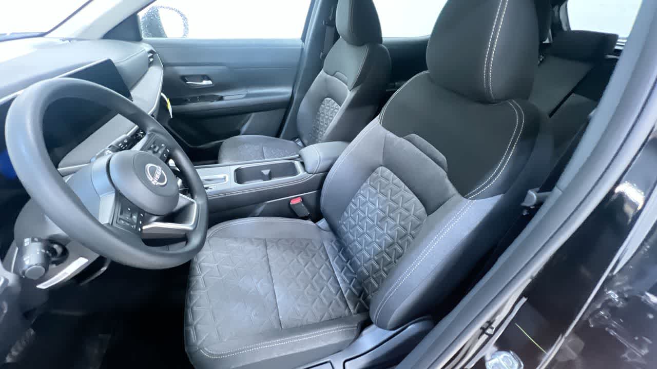 Vehicle image 14 of 43