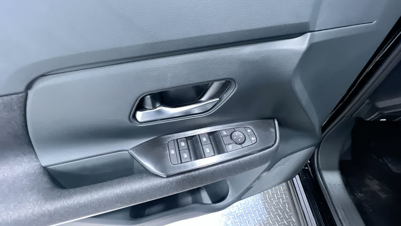 Vehicle image 12 of 43