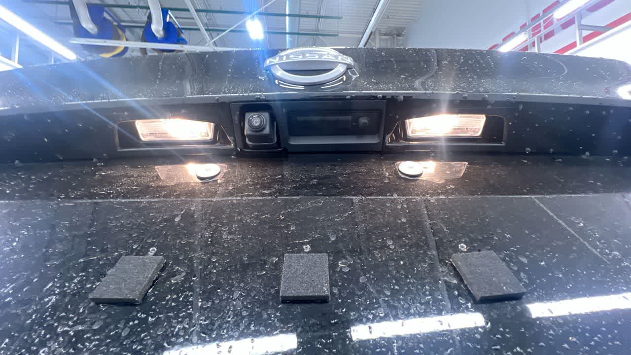 Vehicle image 41 of 43