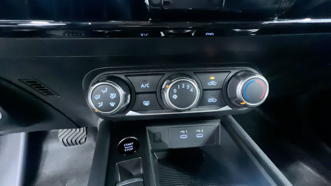 Vehicle image 27 of 43