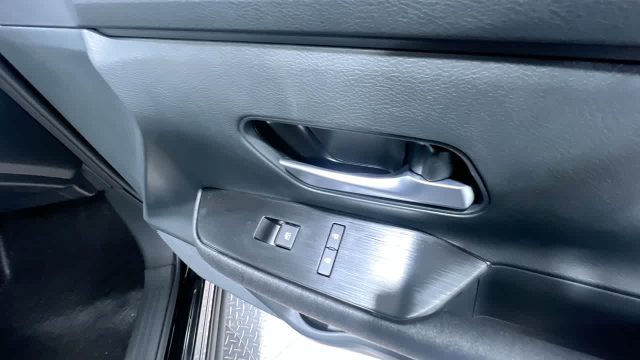 Vehicle image 35 of 43