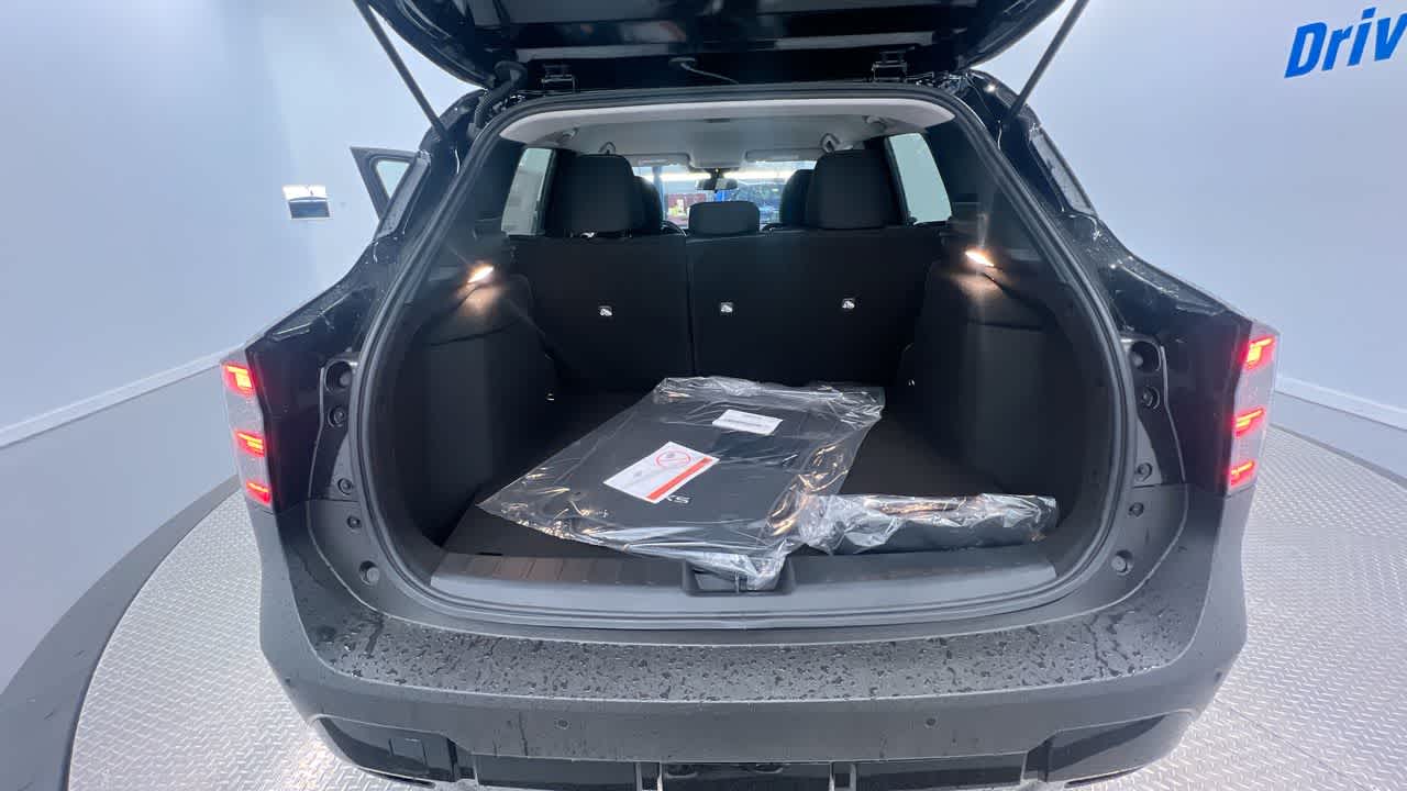 Vehicle image 40 of 43