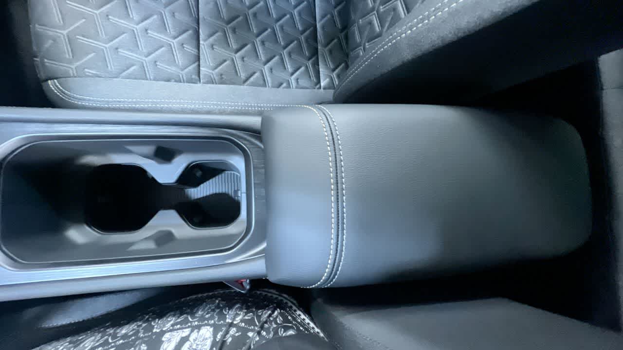 Vehicle image 22 of 43