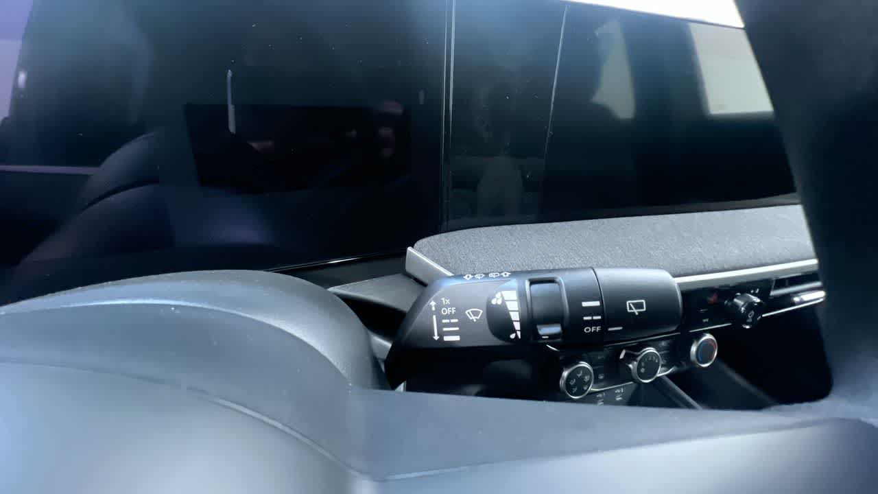 Vehicle image 18 of 43