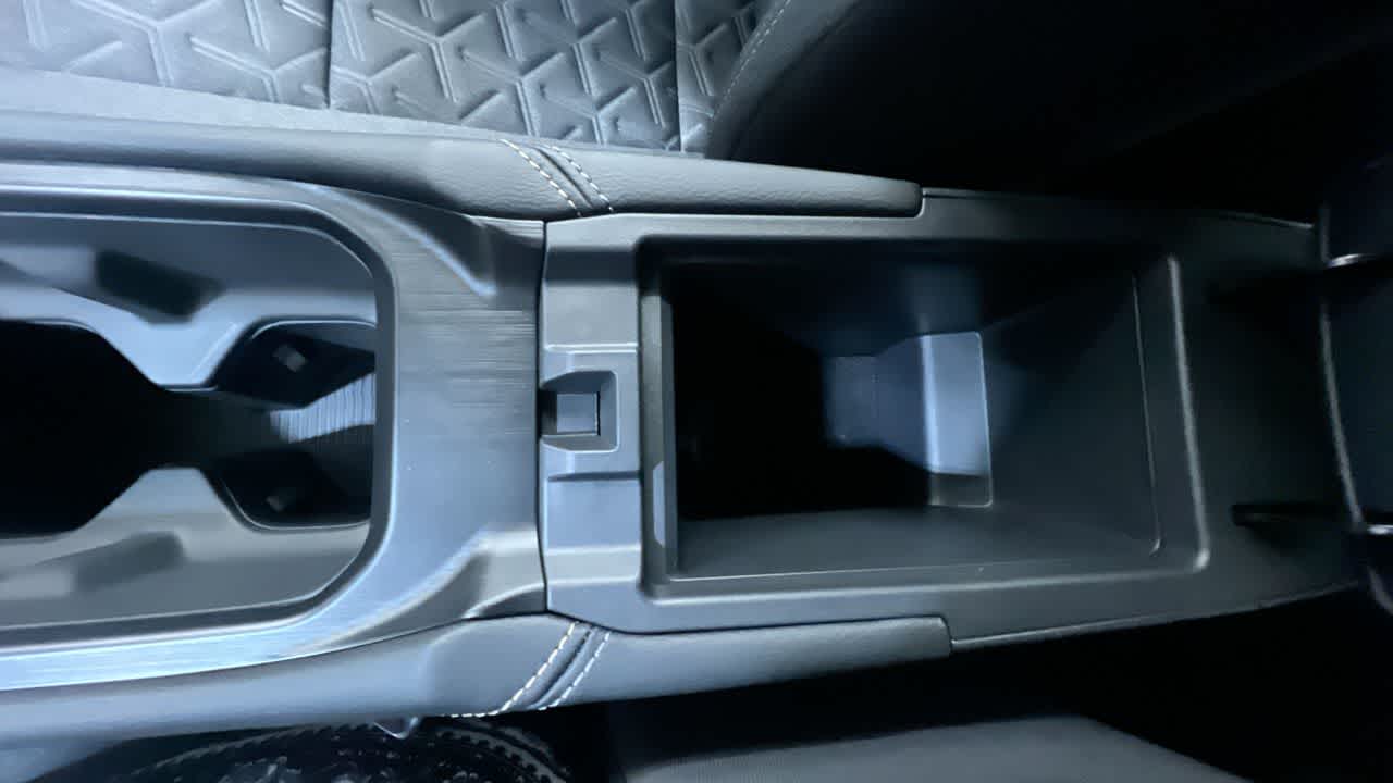 Vehicle image 28 of 43