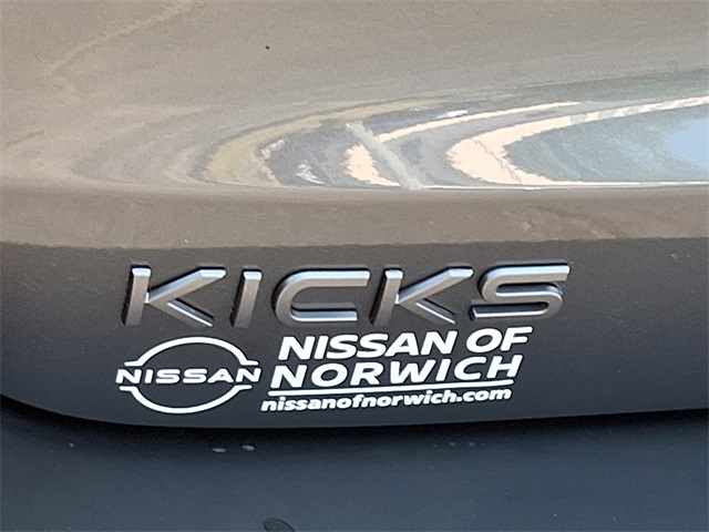 2025 Nissan Kicks SV Image 8 of 11