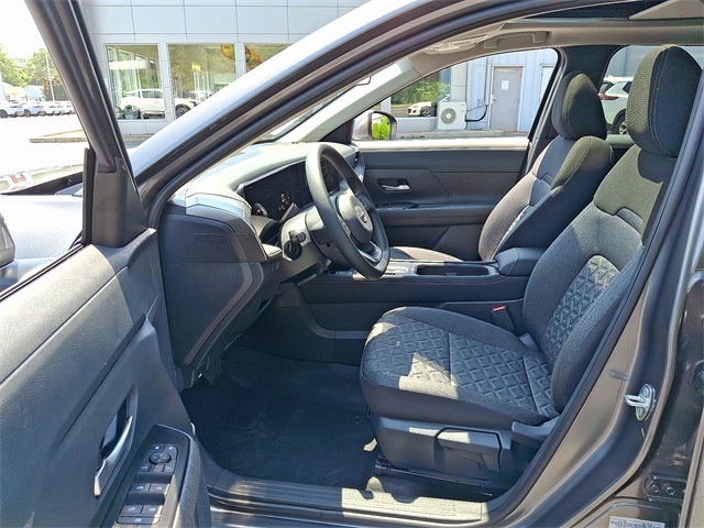 2025 Nissan Kicks SV Image 5 of 11