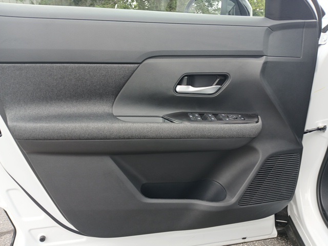 Vehicle image 21 of 69