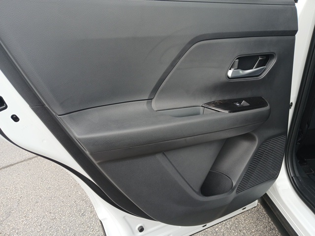 Vehicle image 29 of 69