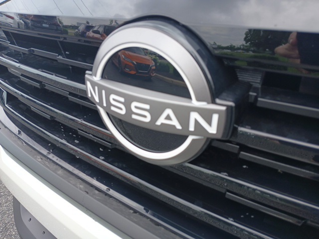 Vehicle image 11 of 69