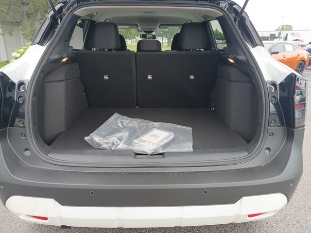 Vehicle image 27 of 69