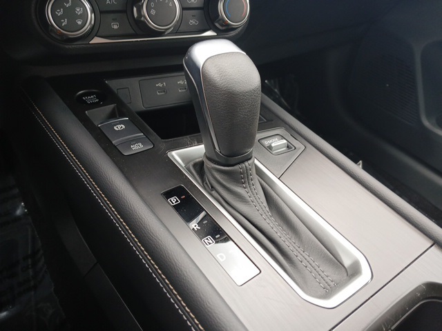 Vehicle image 37 of 69