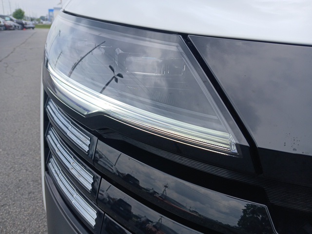 Vehicle image 12 of 69