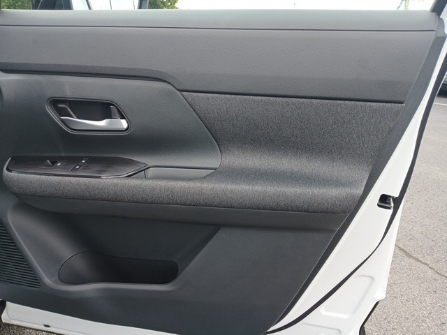 Vehicle image 24 of 69