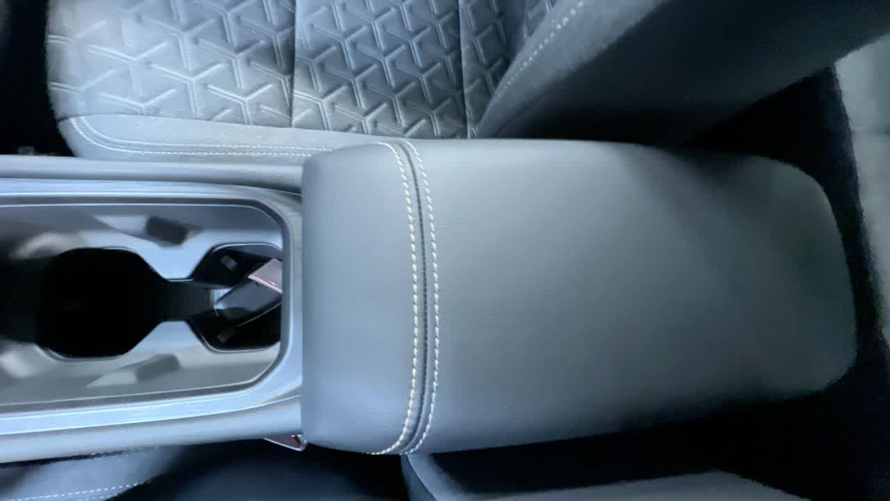 Vehicle image 22 of 42
