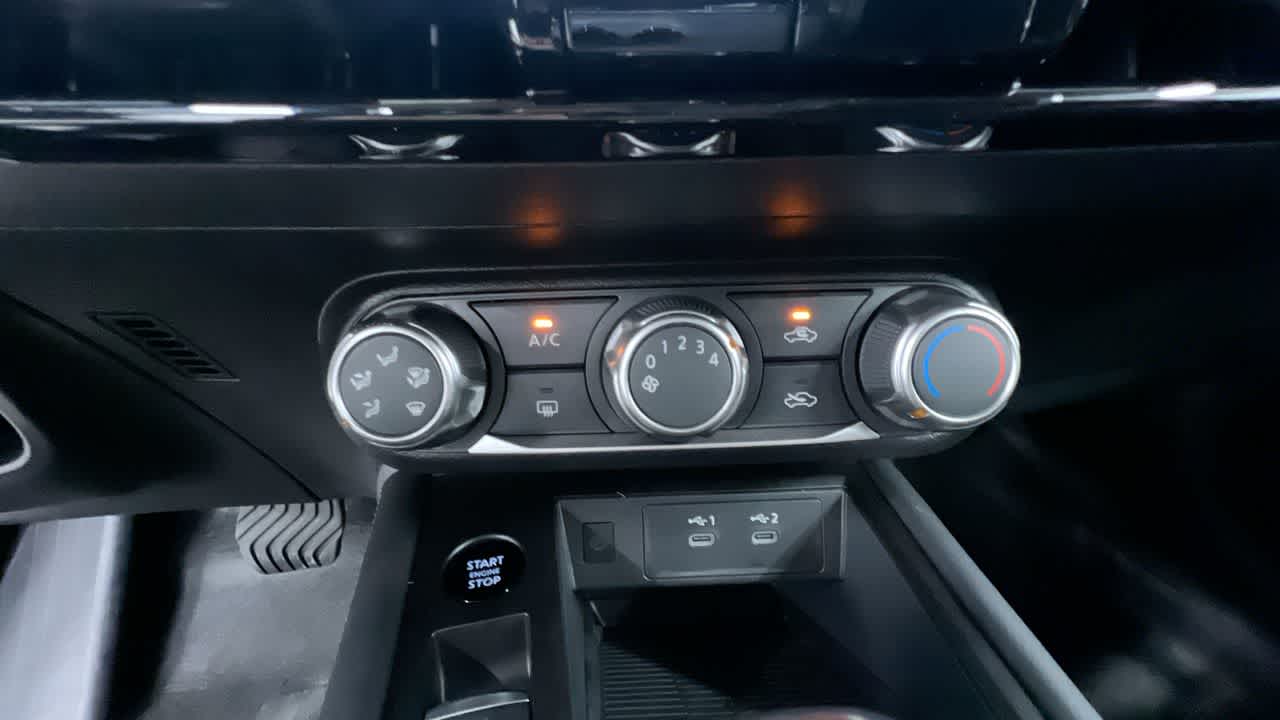 Vehicle image 26 of 42