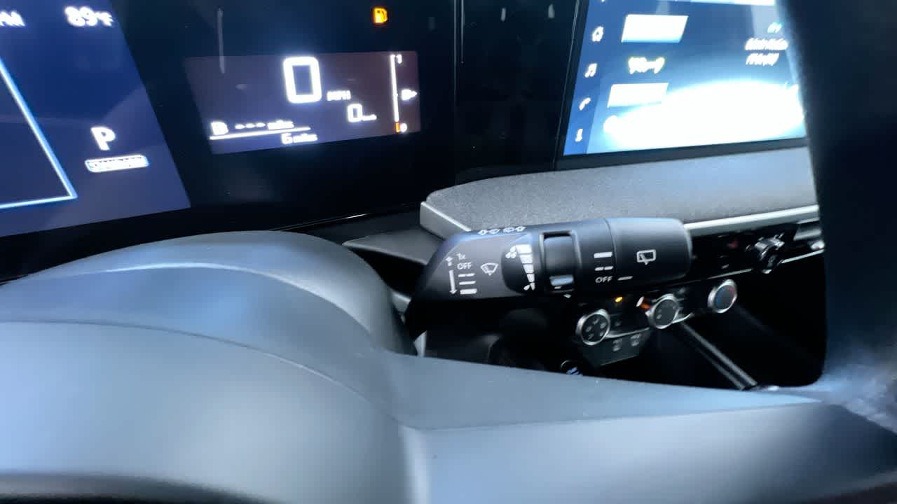 Vehicle image 18 of 42