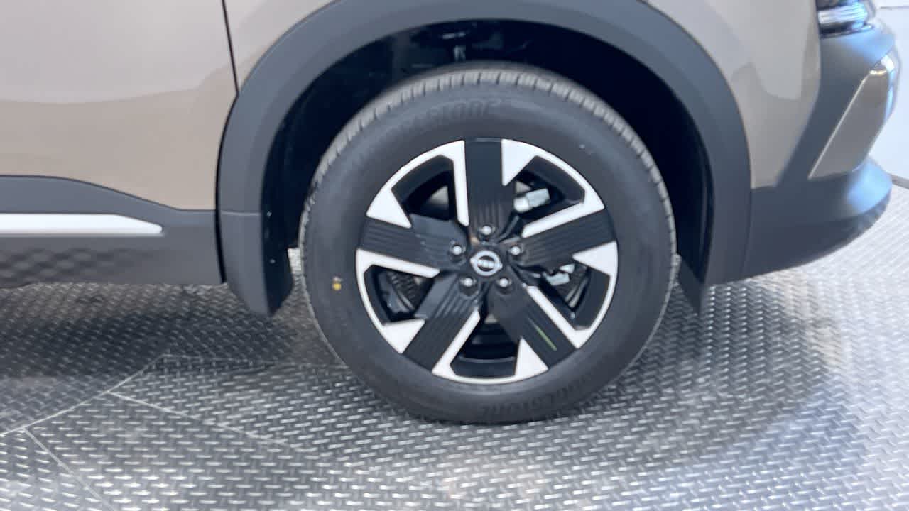 Vehicle image 10 of 42