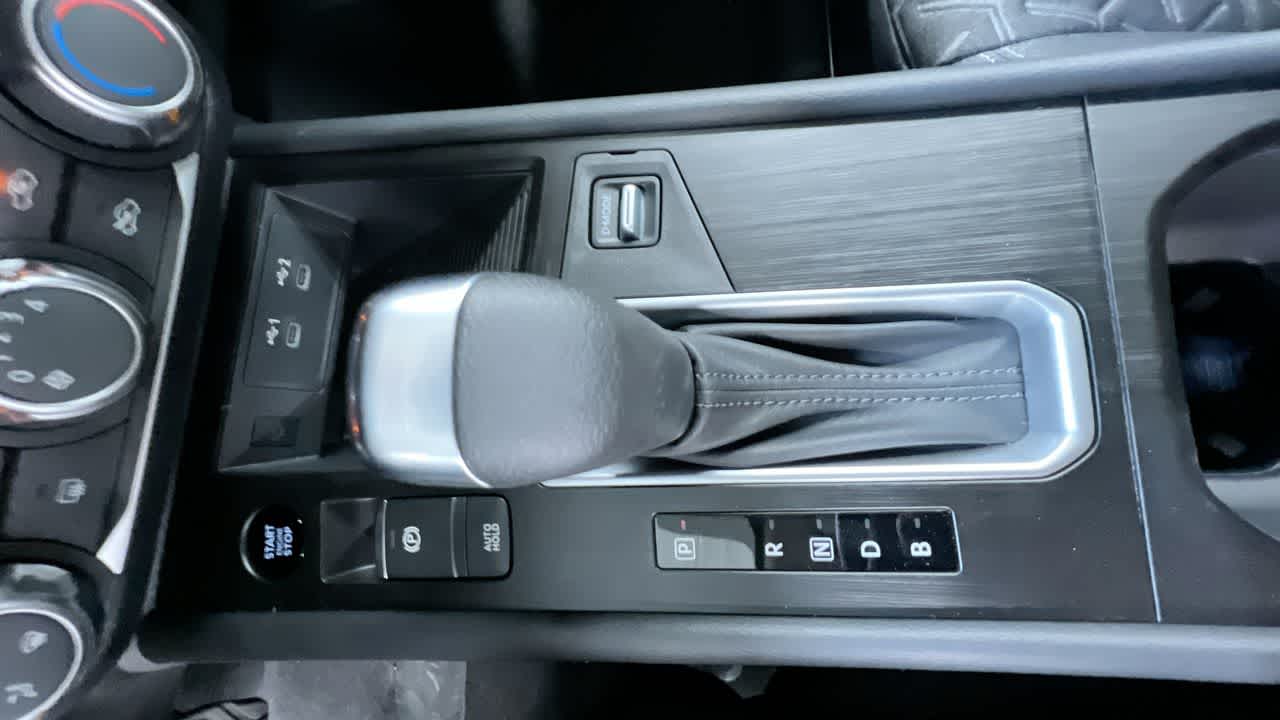 Vehicle image 28 of 42