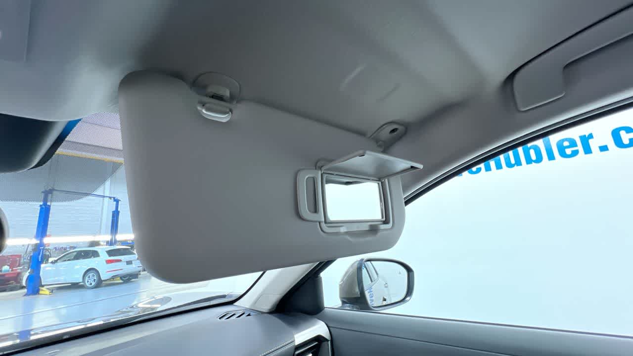 Vehicle image 32 of 42