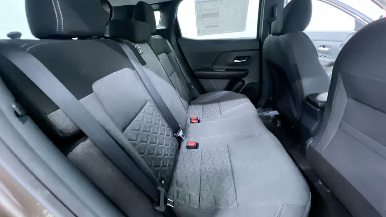 Vehicle image 35 of 42