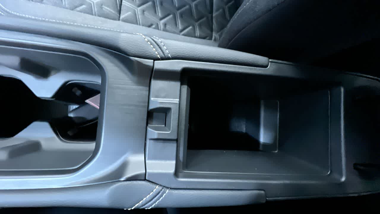Vehicle image 27 of 42