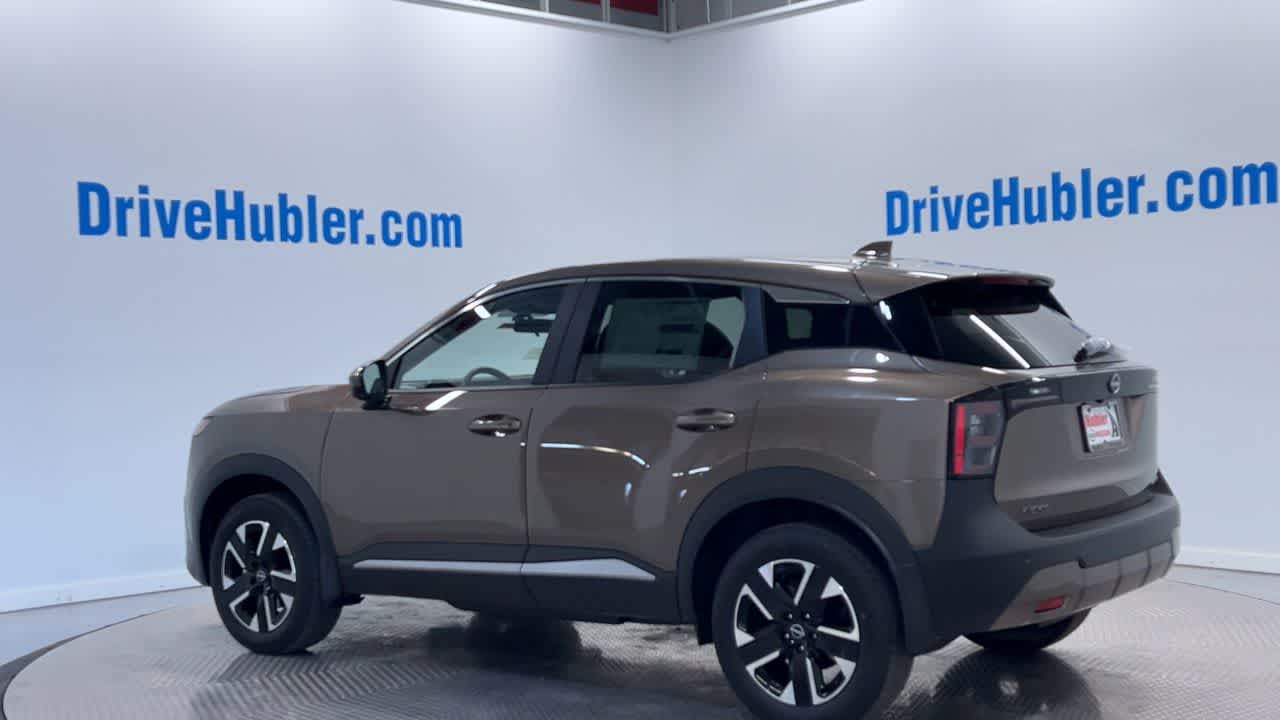 Vehicle image 8 of 42