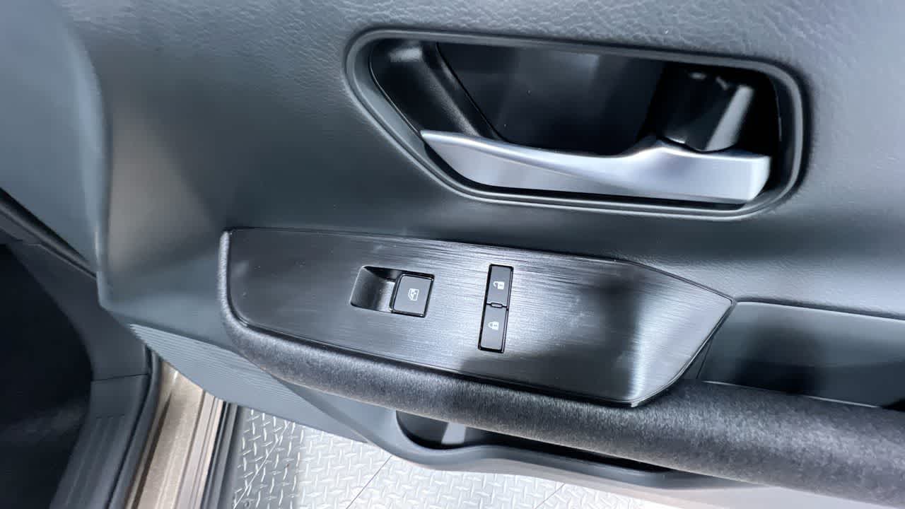 Vehicle image 34 of 42