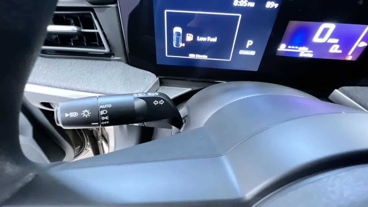 Vehicle image 17 of 42